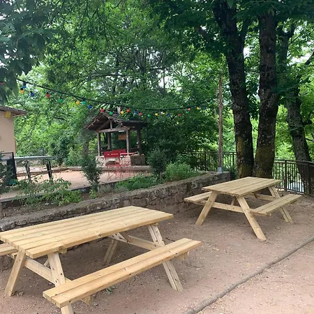 Les Cruses مكان تخييم Ribes