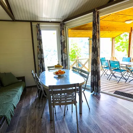 مكان تخييم Les Cruses *